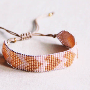 Bracciale in tessuto con cuori | nudo/beige