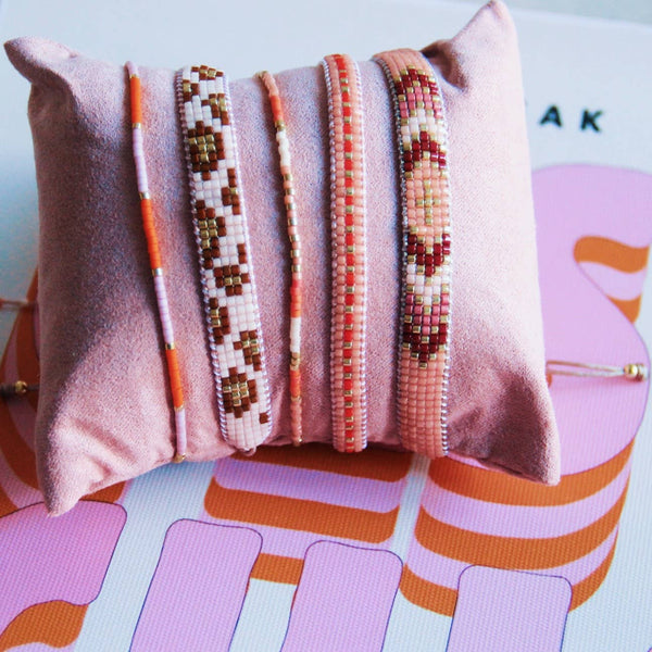 Bracciale in tessuto con stampa leopardata - cognac/pesca