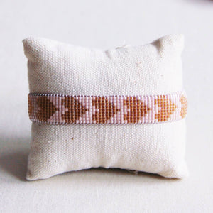 Bracciale in tessuto con cuori | nudo/beige