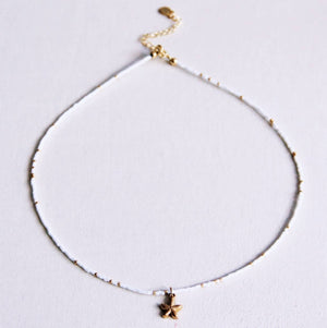 Collana con perline e stella marina - bianca