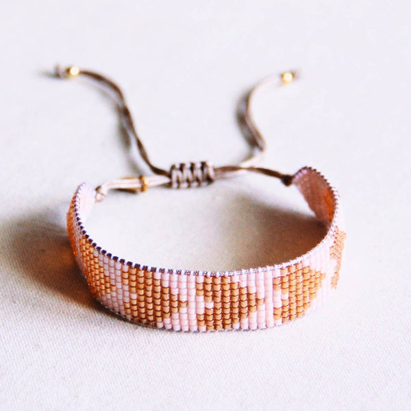 Bracciale in tessuto con cuori | nudo/beige