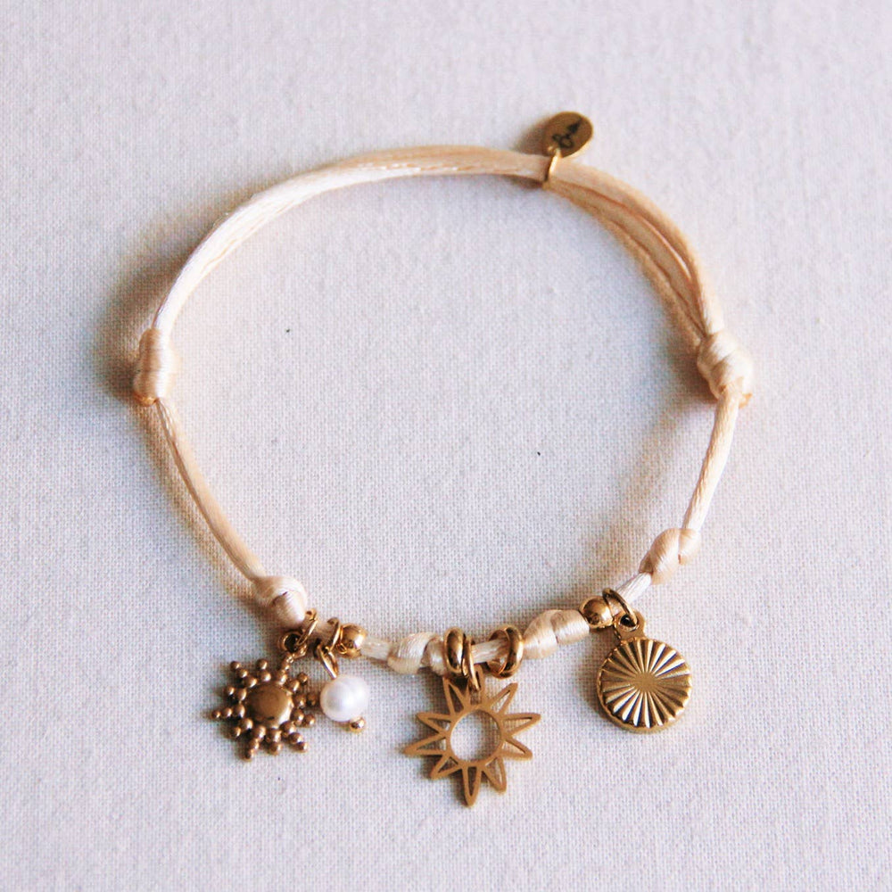Bracciale in raso con sole e mini perla | sabbia