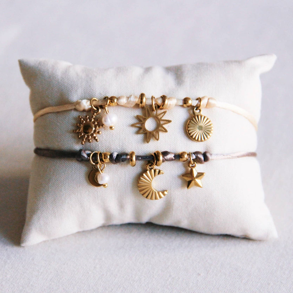 Bracciale in raso con sole e mini perla | sabbia