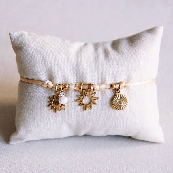 Bracciale in raso con sole e mini perla | sabbia